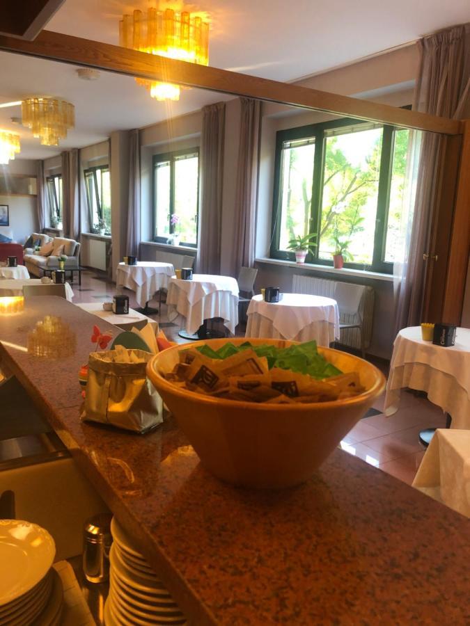 Albergo Casa Dell'Ospite Brescia Zewnętrze zdjęcie
