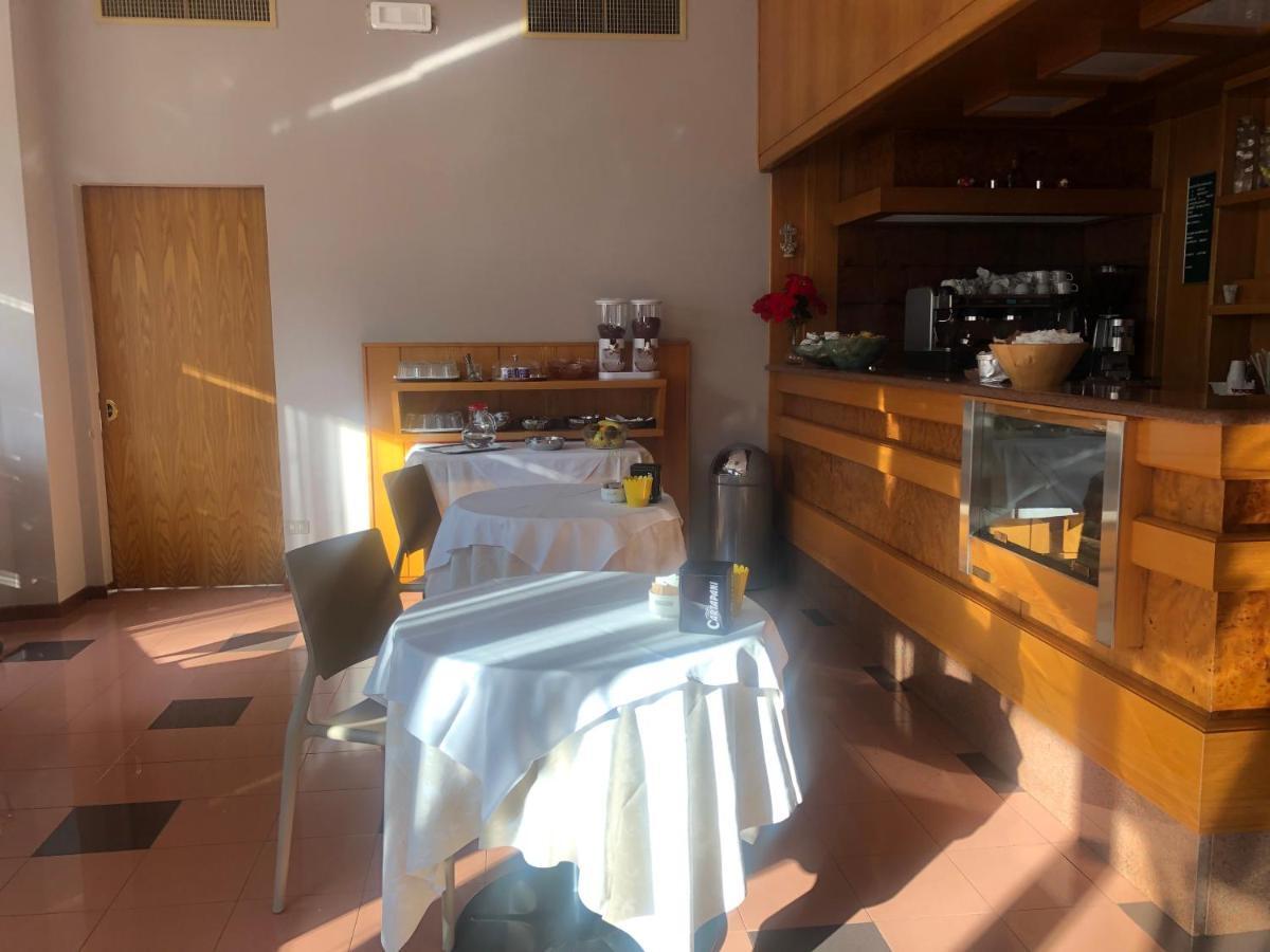 Albergo Casa Dell'Ospite Brescia Zewnętrze zdjęcie